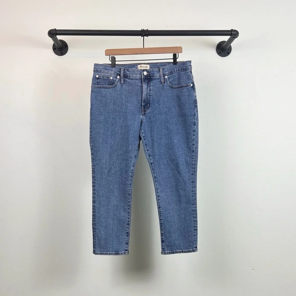 Madewell The Petite Mid-Rise Perfect Vintage Jeans in Knowland Wash - Picture 3 of 8